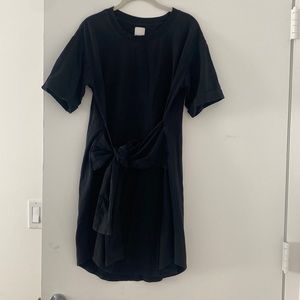 Really flattering tee shirt dress with tie to tighten around waist